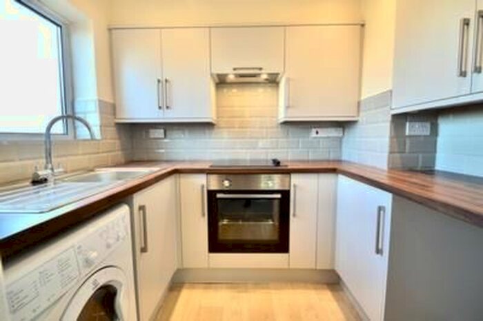 1 Bedroom Flat To Rent In Balcombe Road, Crawley, RH10
