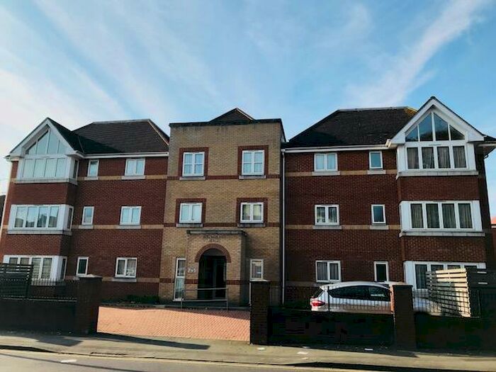 1 Bedroom Apartment To Rent In Maddalena House, Hill Lane, SO15