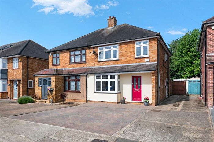 3 Bedroom Semi Detached House For Sale In Blacklands Drive, Hayes, UB4