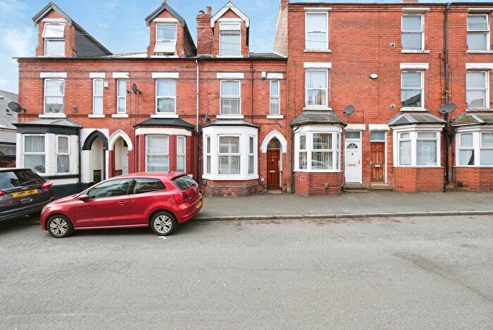 3 Bedroom Terraced House For Sale In Cedar Road, Nottingham, Nottinghamshire, NG7