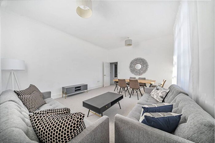 2 Bedroom Flat To Rent In Queensbridge Road, Hackney, London, E8