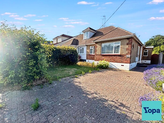 3 Bedroom Bungalow For Sale In Victor Gardens, Hockley, SS5