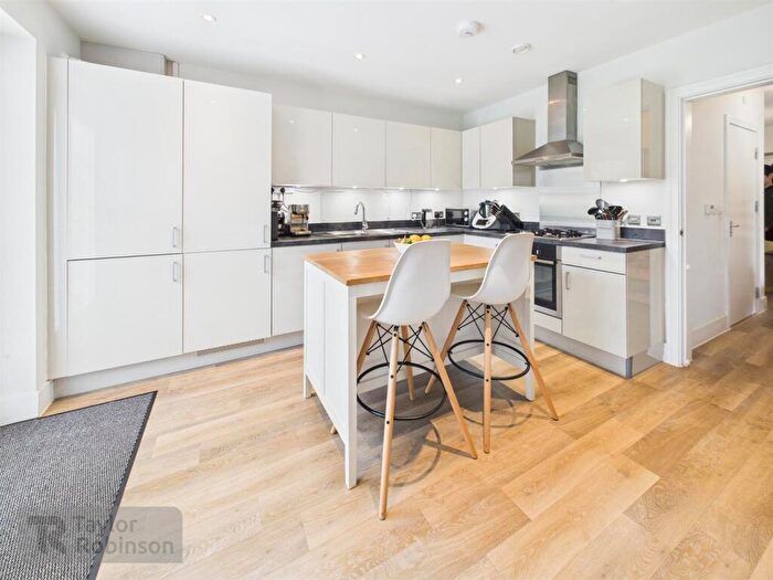 2 Bedroom Apartment For Sale In West Green, Crawley, RH11