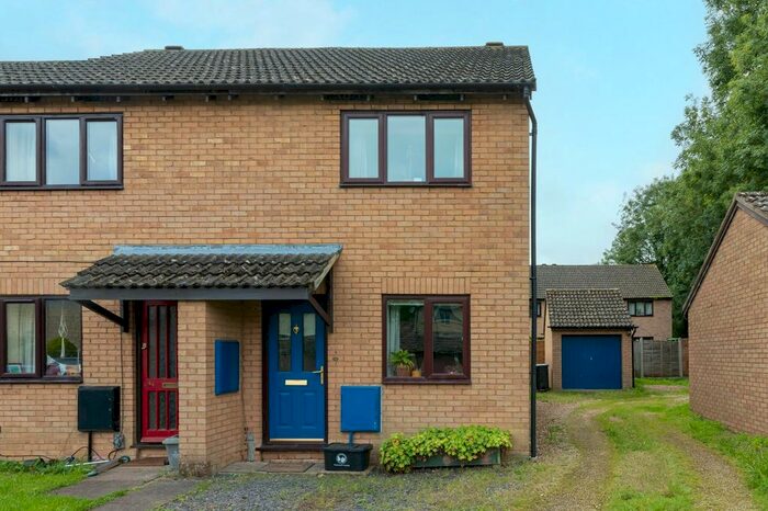 2 Bedroom End Of Terrace House For Sale In Dovehouse Close, Eynsham, OX29