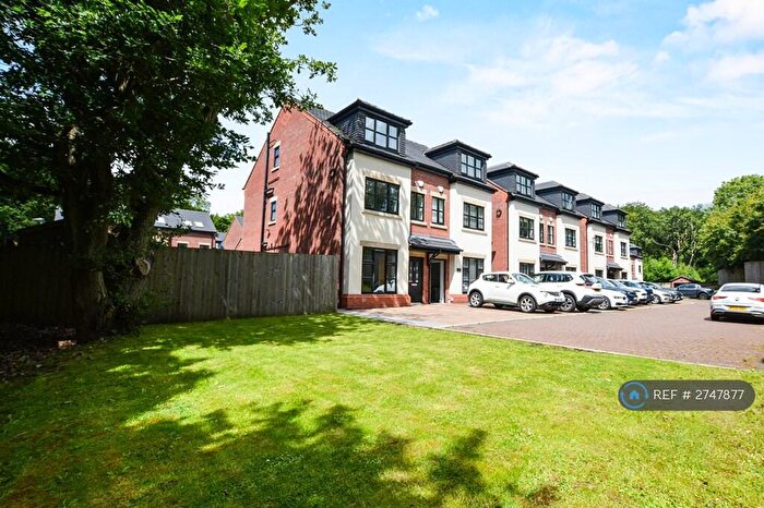 4 Bedroom Semi Detached House To Rent In Oakland Lane, Worsley, Manchester, M28