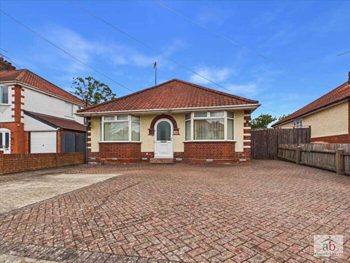 3 Bedroom Bungalow For Sale In Bixley Road, Ipswich, IP3