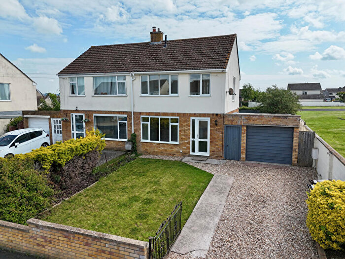 3 Bedroom Semi-Detached House For Sale In Pearmain Road, Street, BA16
