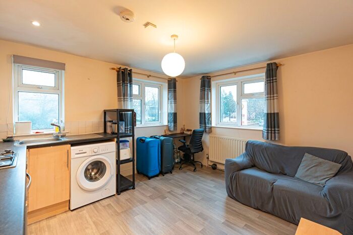 1 Bedroom Flat To Rent In Garsington Road, Cowley, OX4