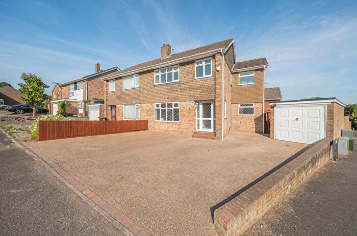 4 Bedroom Semi-Detached House For Sale In West Hill, Dunstable, Bedfordshire, LU6