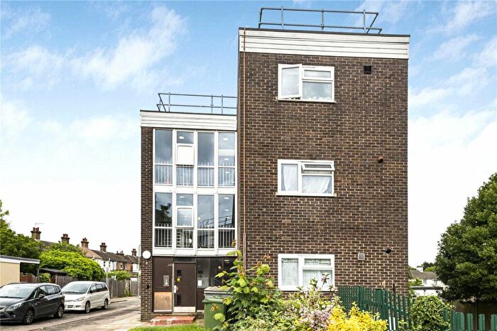 1 Bedroom Apartment For Sale In Brent Place, Barnet, Herts, EN5