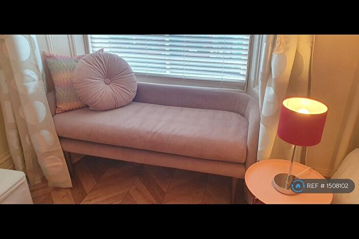 4 Bedroom Flat To Rent In Forrest Road, Edinburgh, EH1