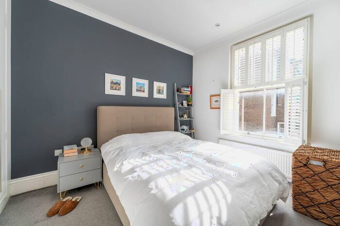 2 Bedroom Flat To Rent In Powis Square, Notting Hill, London, W11