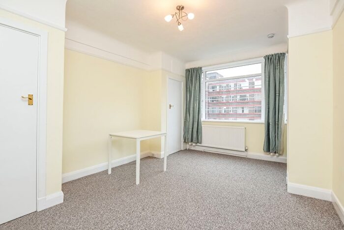 Studio To Rent In Balham High Road, Balham, London, SW17