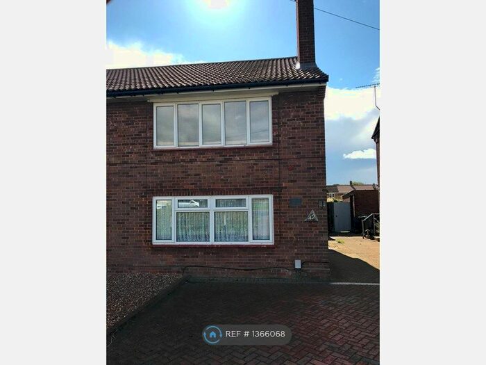 2 Bedroom Maisonette To Rent In Graham Road, Dunstable, LU5