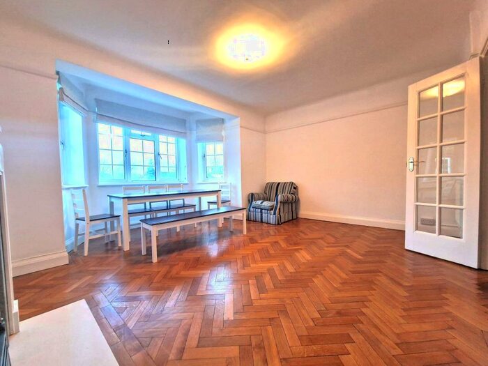 2 Bedroom Apartment To Rent In The Avenue, Worcester Park, KT4