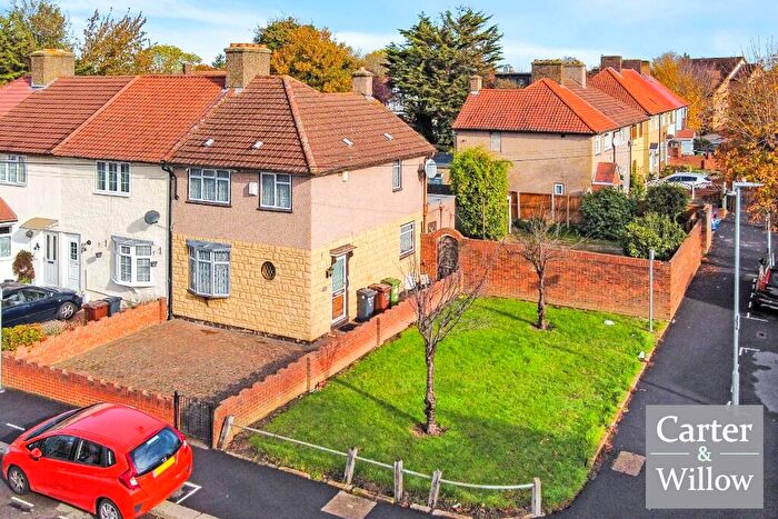 3 Bedroom End Of Terrace House For Sale In Winding Way, Dagenham, RM8