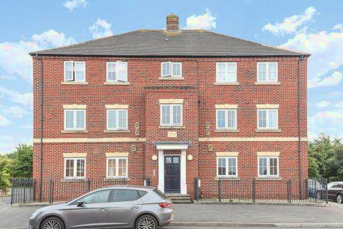 2 Bedroom Apartment To Rent In Warbler Close, Fairford Leys, HP19