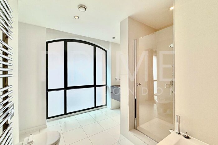 2 Bedroom Flat To Rent In Chelsea Wharf Residences, Lots Road, Chelsea, SW10