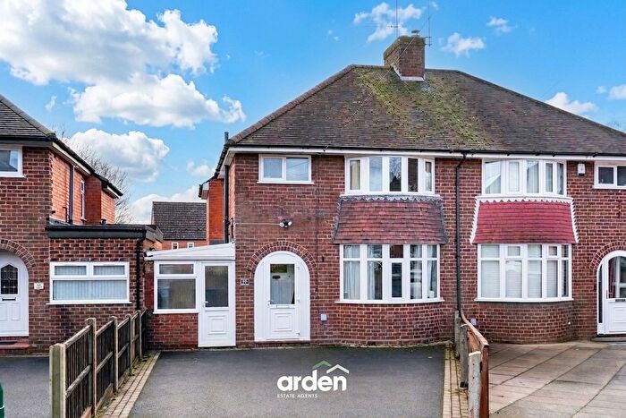 3 Bedroom Semi-Detached House For Sale In The Grove, Cofton Hackett, B45