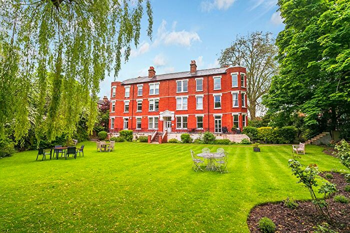 4 Bedroom Flat To Rent In Clevedon Road, East Twickenham, TW1