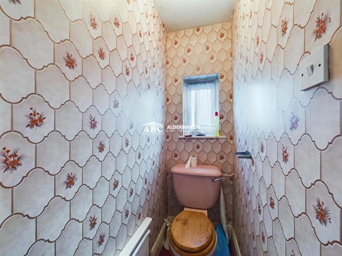 3 Bedroom Semi-Detached House For Sale In Westside, London, NW4