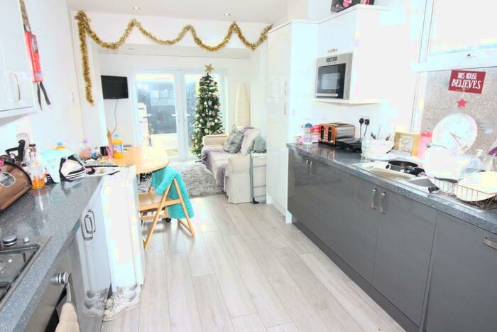 5 Bedroom Terraced House To Rent In Lisvane Street, Cathays, CF24