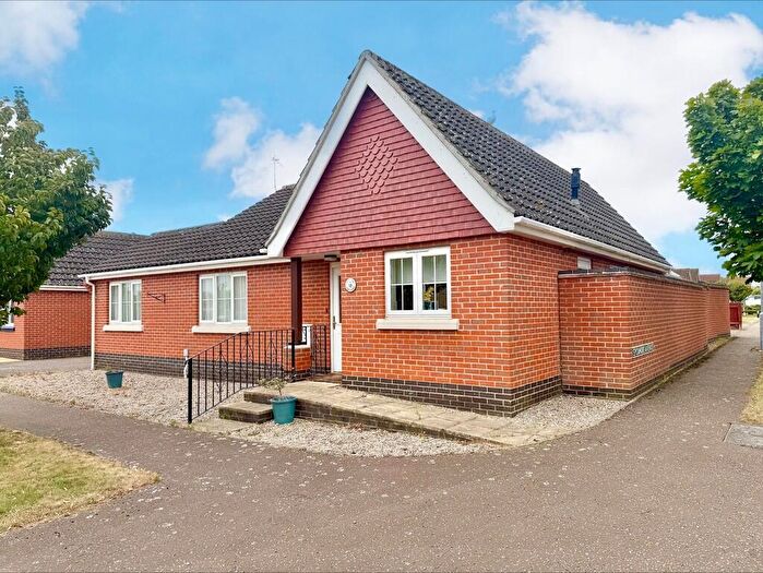 3 Bedroom Detached Bungalow For Sale In Cherry Tree Avenue, Martham, NR29