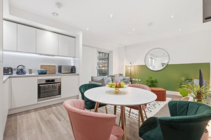 1 Bedroom Apartment For Sale In Wray Avenue, London, Greater London, E16