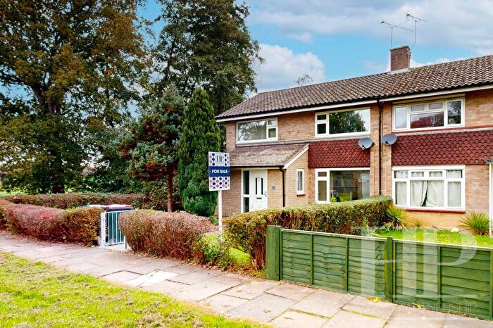3 Bedroom End Of Terrace House For Sale In Forest View, Crawley, RH10