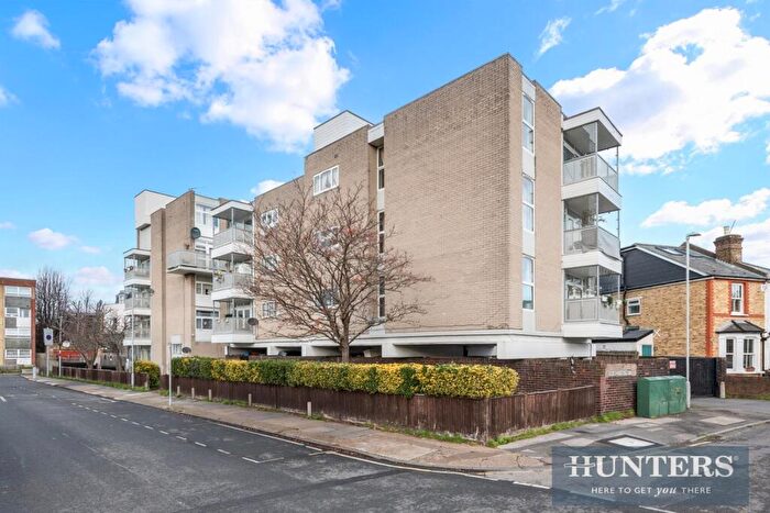 2 Bedroom Flat For Sale In Macdonald House, Cross Road, Kingston Upon Thames, KT2