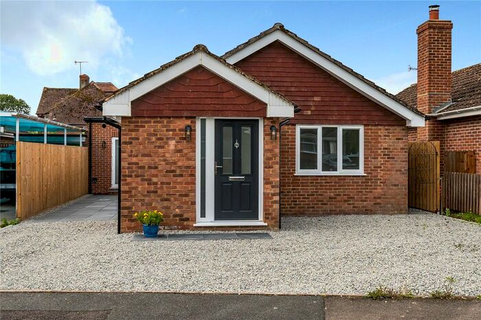 3 Bedroom Bungalow For Sale In Willis Close, Great Bedwyn, Marlborough, Wiltshire, SN8