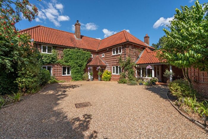 4 Bedroom Detached House For Sale In Church Road, Norwich, NR14