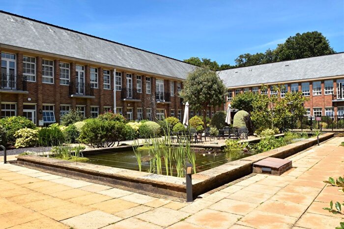 3 Bedroom Flat To Rent In De Havilland Drive, Hazlemere, HP15