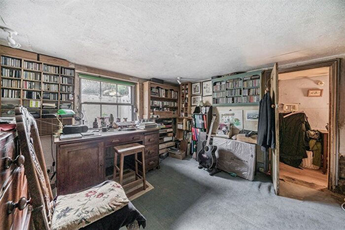 3 Bedroom Terraced House For Sale In Portsmouth Road, Thames Ditton, KT7