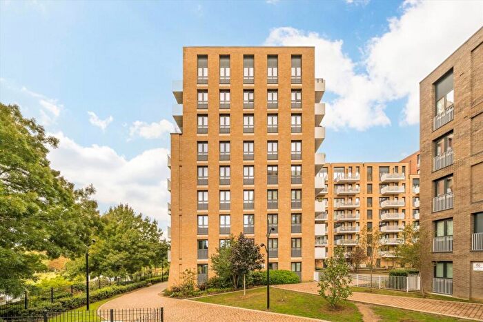 2 Bedroom Flat For Sale In Lakeside Drive, Park Royal, NW10