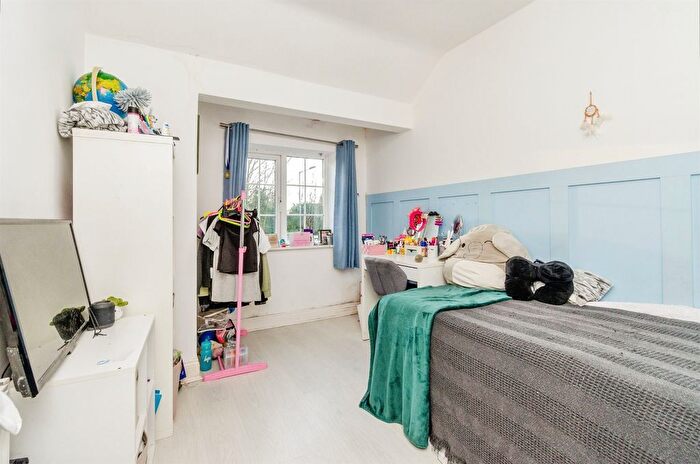 3 Bedroom Semi-Detached House For Sale In Primrose Lane, Fallings Park, Wolverhampton, WV10