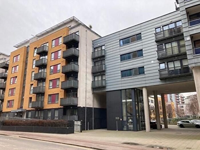 3 Bedroom Flat To Rent In Norman Road, London, SE10