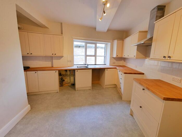 4 Bedroom Apartment To Rent In Market Place, Cirencester, GL7