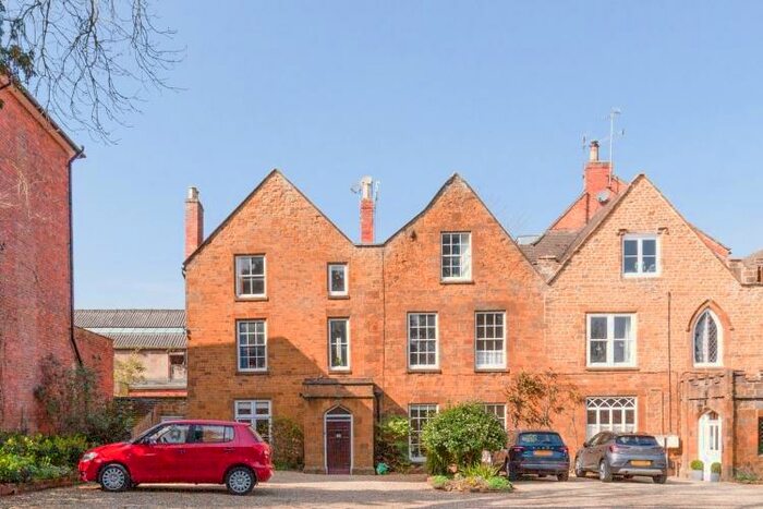 2 Bedroom Apartment To Rent In Dashwood Road, Banbury, OX16