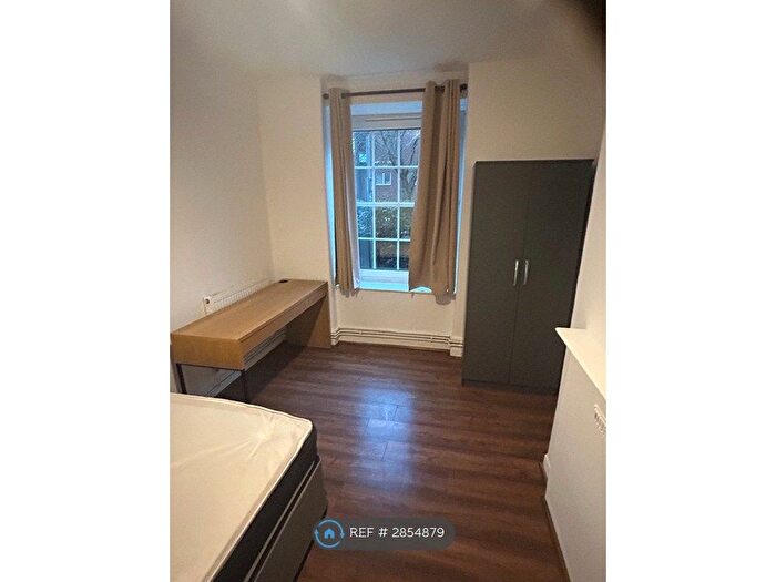 2 Bedroom Flat To Rent In Hornby House, London, SE11