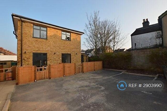 2 Bedroom Maisonette To Rent In Whitehorse Road, Croydon, CR0