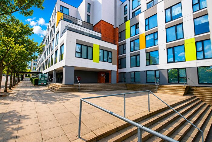1 Bedroom Apartment To Rent In - Silbury Court, Milton Keynes, MK9