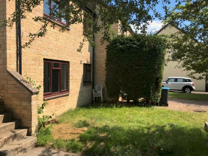 1 Bedroom Flat To Rent In Manor Road, Witney, OX28