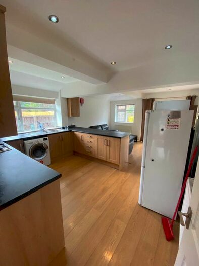 5 Bedroom Semi-Detached House To Rent In Heyscroft Road, Withington, M20