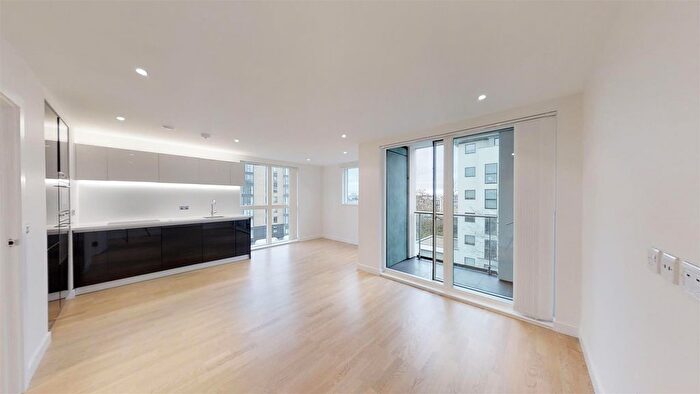 1 Bedroom Flat To Rent In Pump House Crescent, Kew Bridge, Brentford, TW8