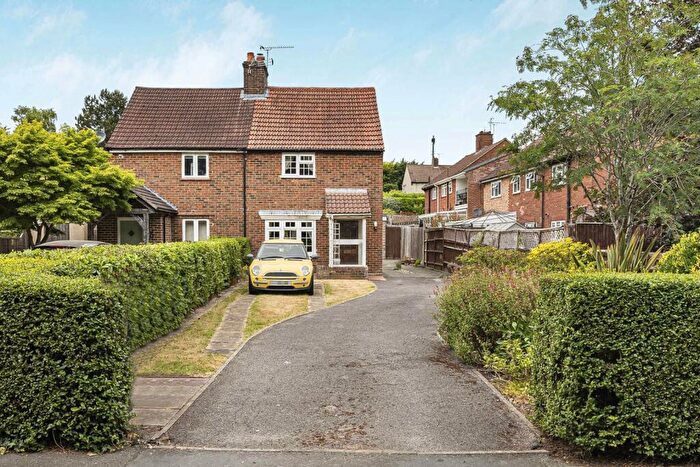 2 Bedroom Semi Detached House For Sale In Alma Lane, Farnham, Surrey, GU9