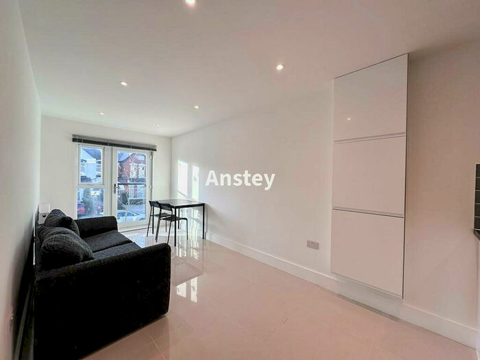 2 Bedroom Flat To Rent In Portswood Road, Southampton, SO17