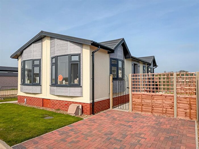 2 Bedroom Park Home For Sale In Sandpiper Gardens, Sacketts Grove, Clacton-on-Sea, CO16