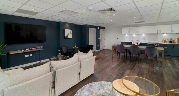 2 Bedroom Apartment To Rent In Vantage Tower, Centenary Plaza, SO19