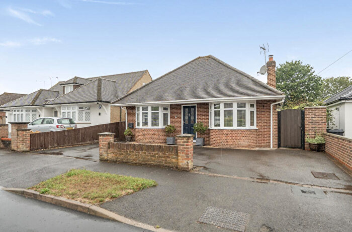 2 Bedroom Bungalow For Sale In Cambridge Avenue, Burnham, Slough, SL1